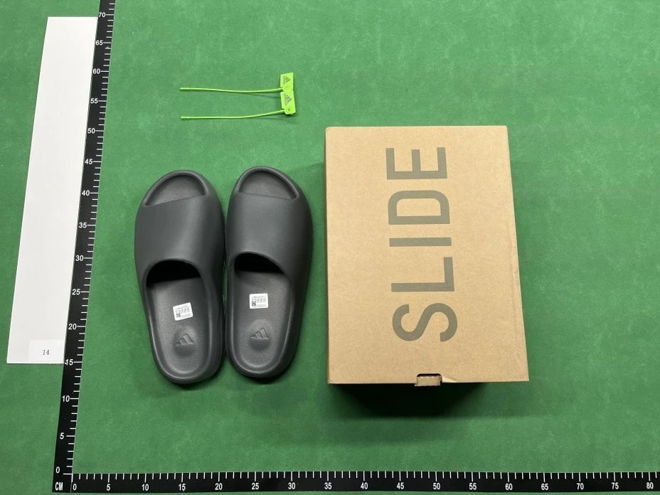 ph010 Yeezy Nike Slide