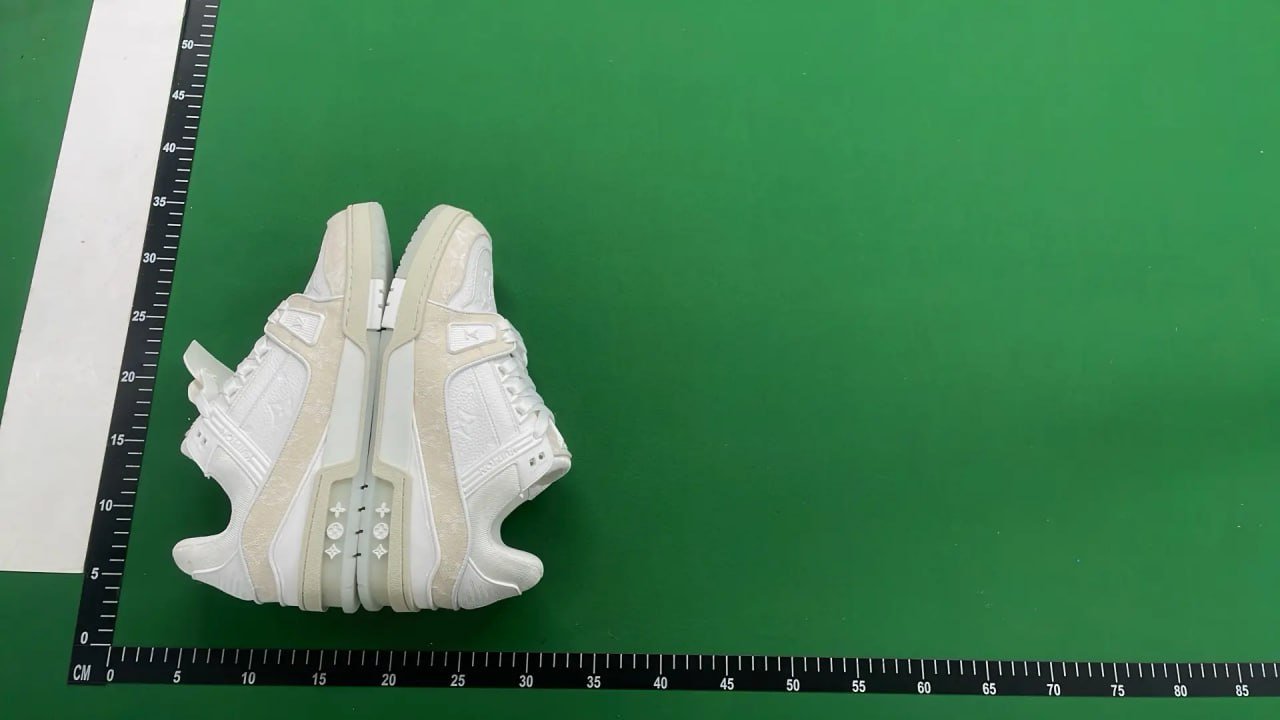 ph037 Louis Vuitton Trainers