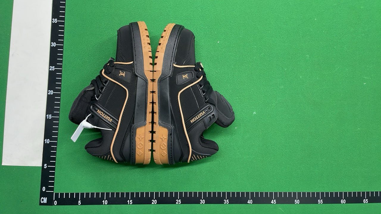 ph037 Louis Vuitton Trainers