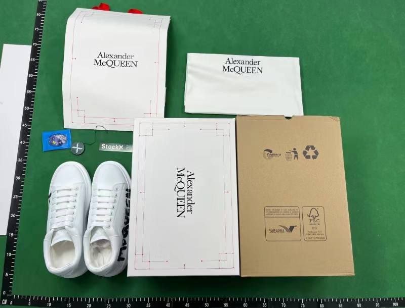 ph066 Alexander McQueen Oversized